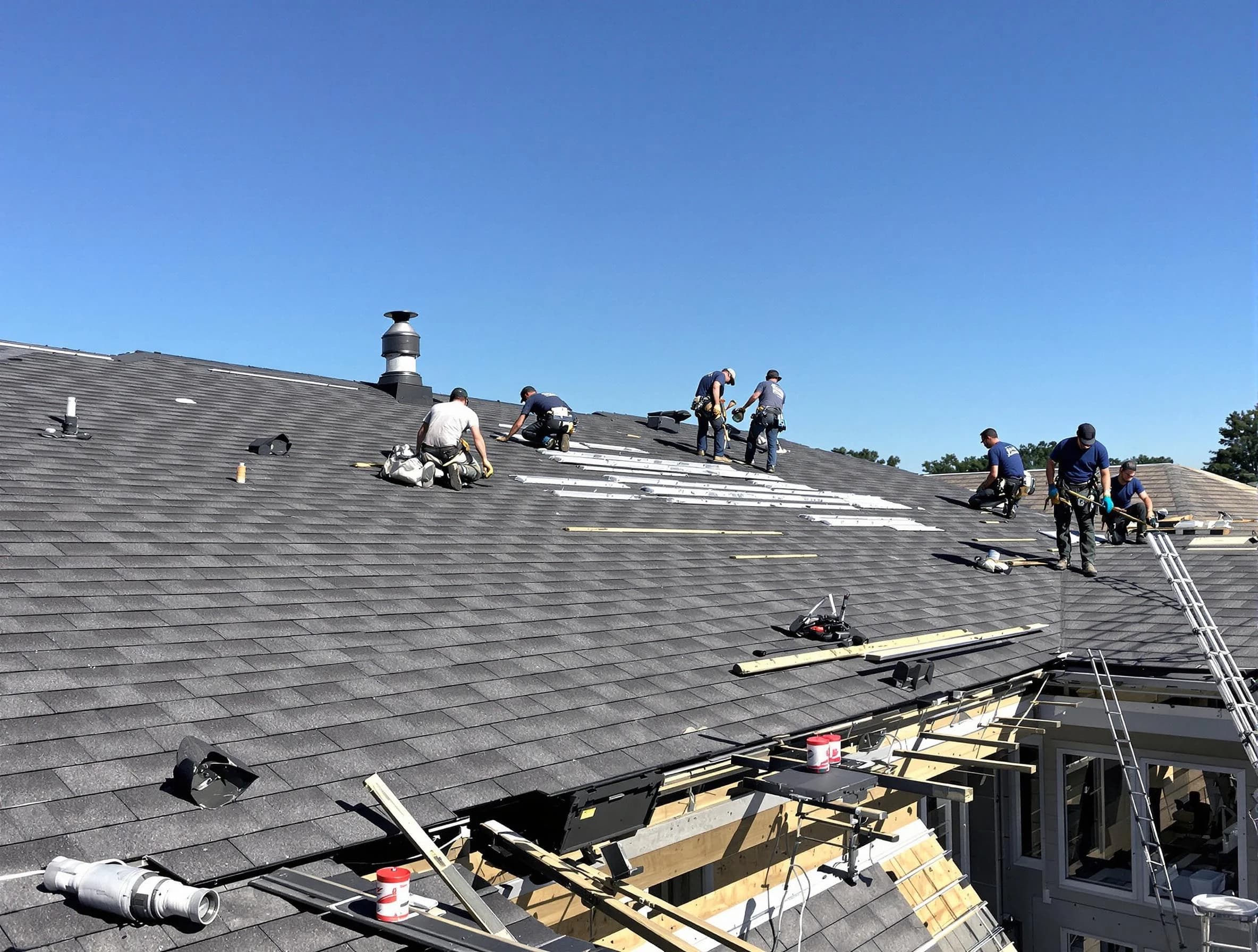 Lakewood Roofing Company experts performing roof installation in Lakewood, OH